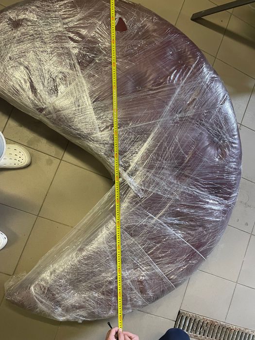 Диван з 4 елементів та підставкою під ноги.