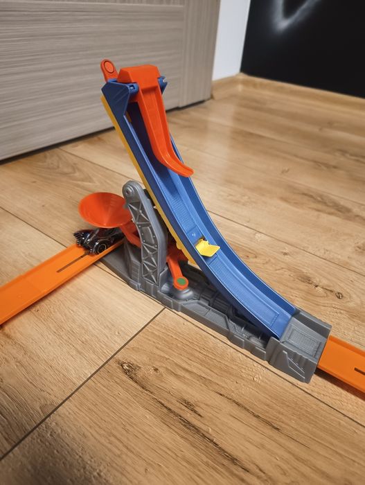 Hot Wheels tory Track Builder