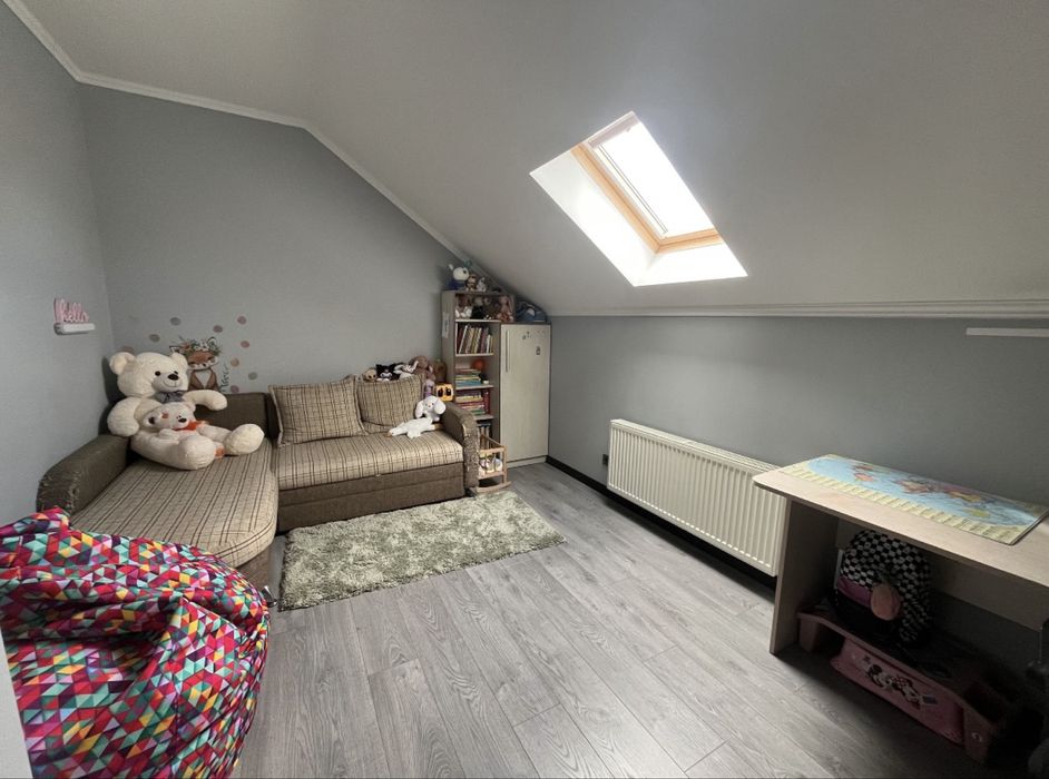 Продається двохповерховий котедж