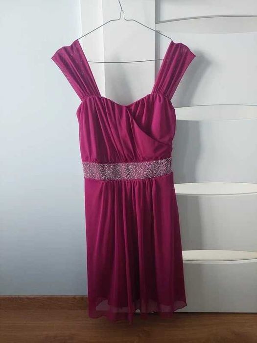 Sukienka z dekoltem w serce 36