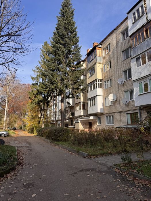 Чешка Комарова 3 кімнати