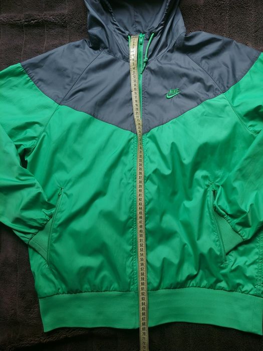 Вітровка фірми Nike Sportswear Windrunner оригінал 

Розмір по бірці: