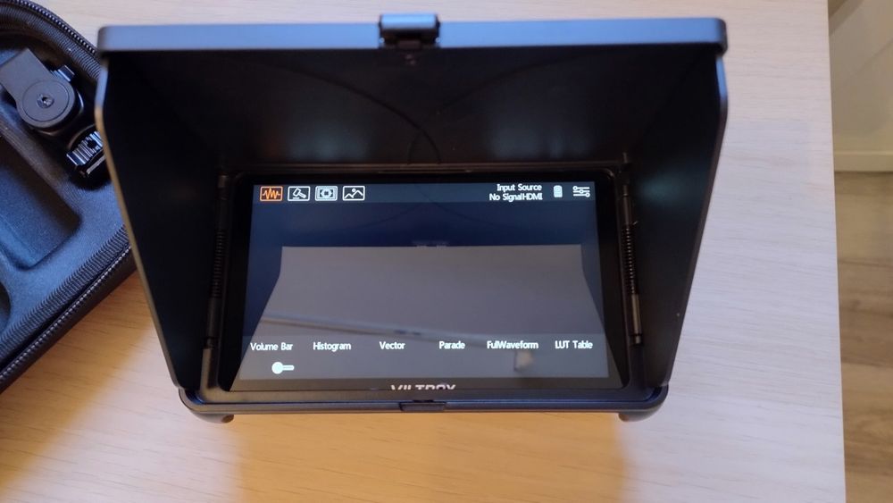 Viltrox dc-550 pro. Zewnętrzny ekran