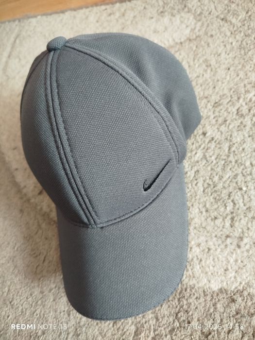 Кепка nike сірого кольору