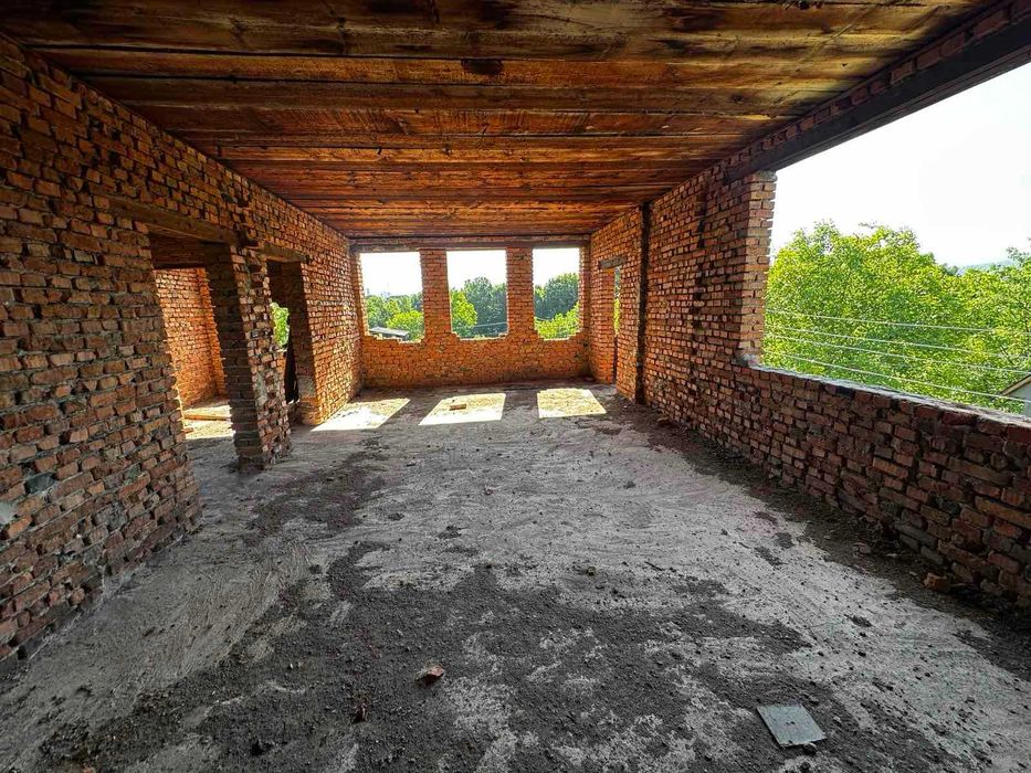 Продається недобудова в смт. Тересва