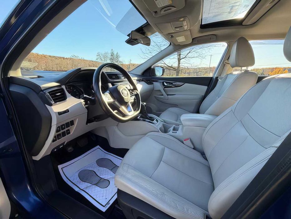 Nissan Rogue Sport      2018