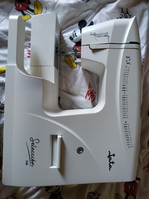 Máquina de costura portátil Jata