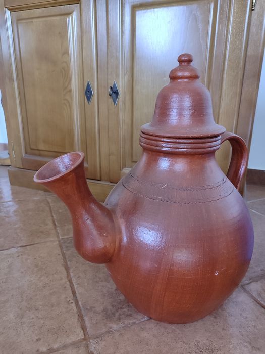 Vasos de vidro e barro