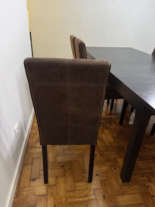 Mesa extensivel com 6 cadeiras (175/217/259)