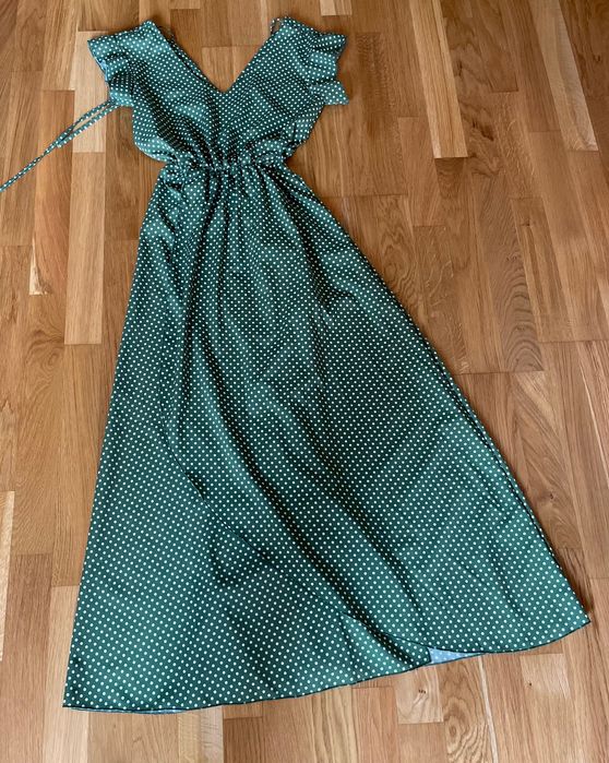 Зелене плаття в горох