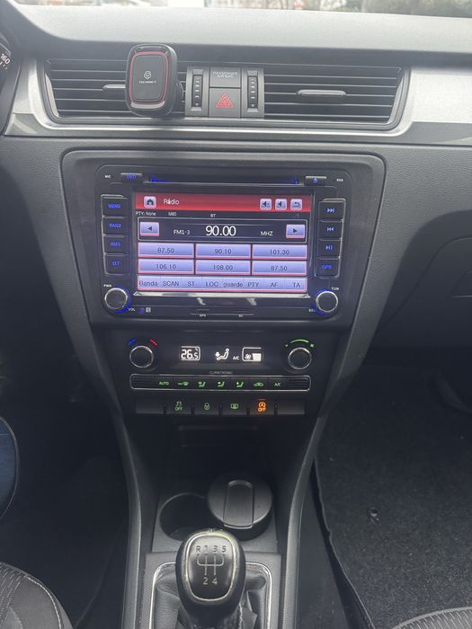 Skoda rapid 1.6 tdi preto- 111328km-Nacional 2014