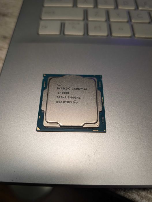 Sprzedam procesor Intel Core i3-8100 (Socket 1151) | Idealny stan, 100% sprawny
