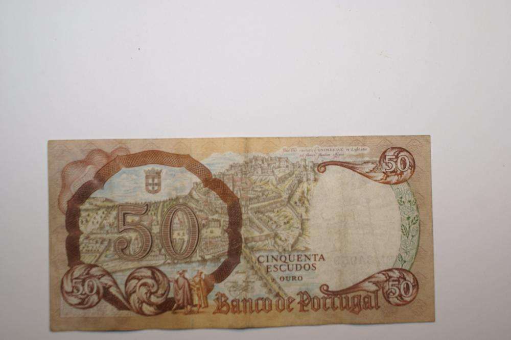 Notas de 50$00 da Rainha Stª Isabel