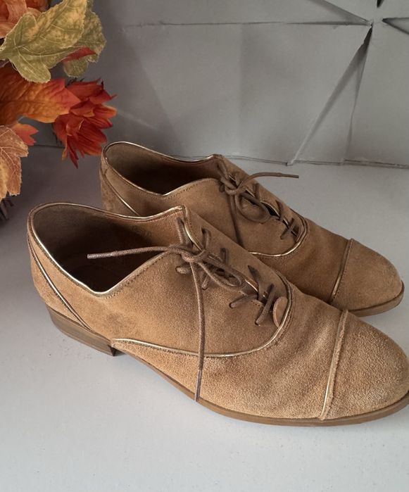 Skórzane oksfordki Mint & Berry