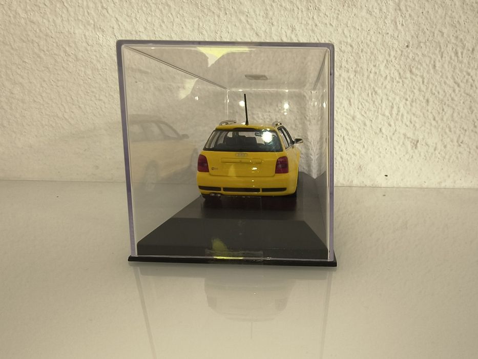 Minichamps 1:43 Audi rs4
