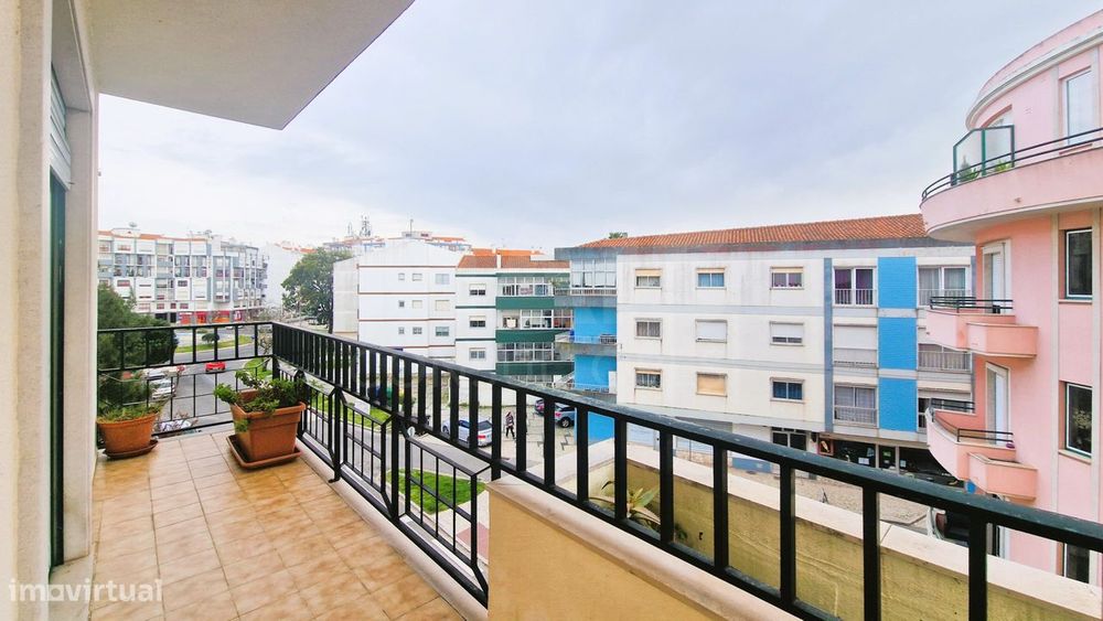 Apartamento T2, com elevador e estacionamento - Caldas da Rainha