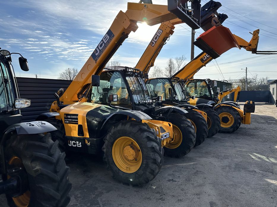 Телескопічний навандажувач JCB