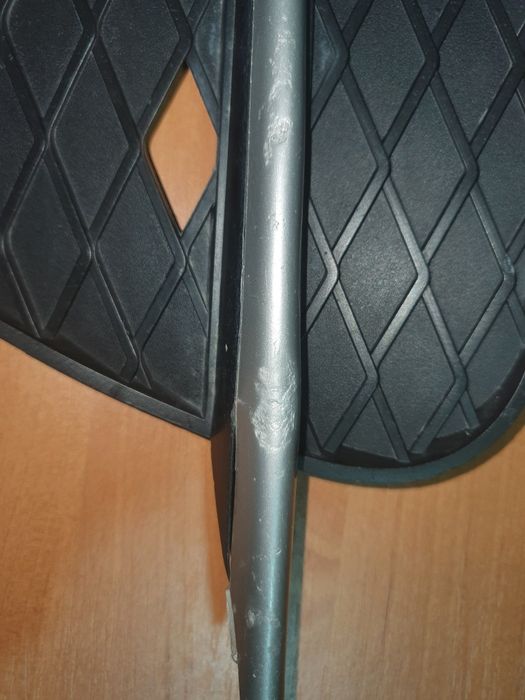 Решетка переднього бампера права решітка  51117222860 для BMW