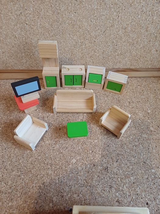 Mobília em madeira para casa de bonecas. Conjunto