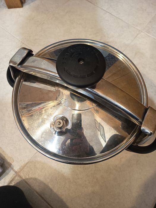 Panela de pressão de 8litros,, inox, marca Silampos.