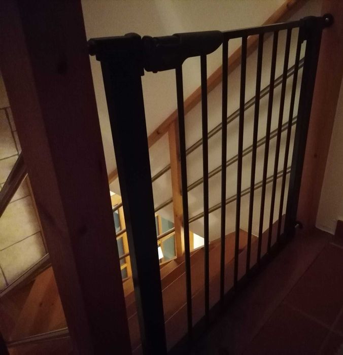 BARREIRA de segurança para bebés