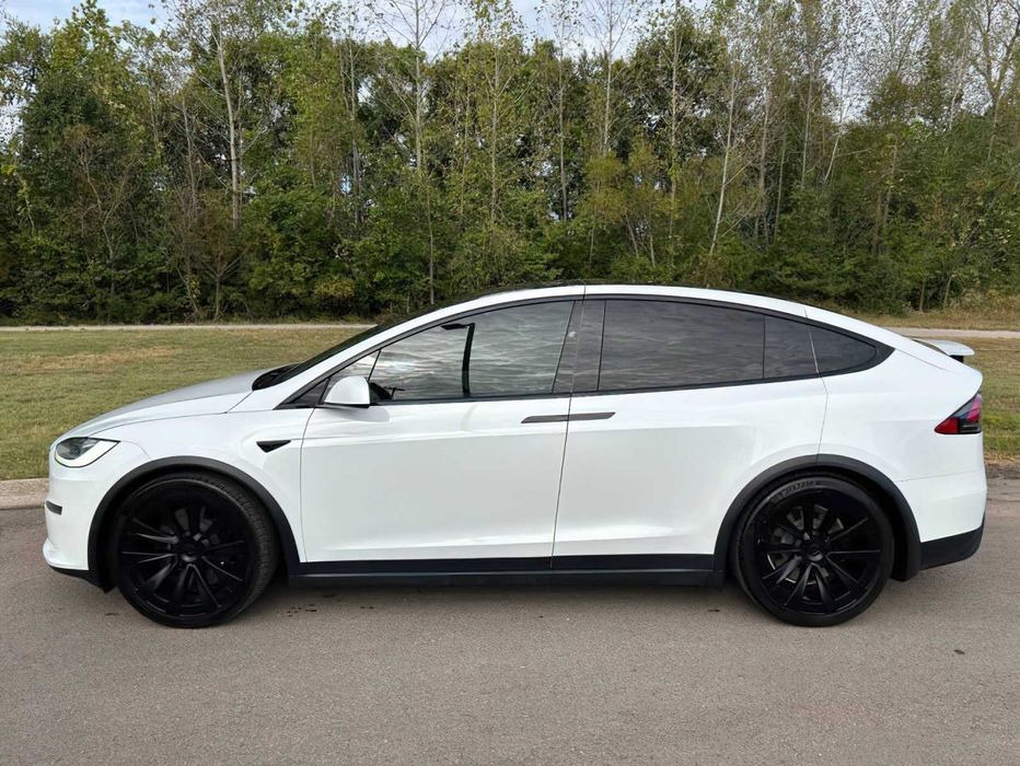 Tesla Model X Plaid      2022