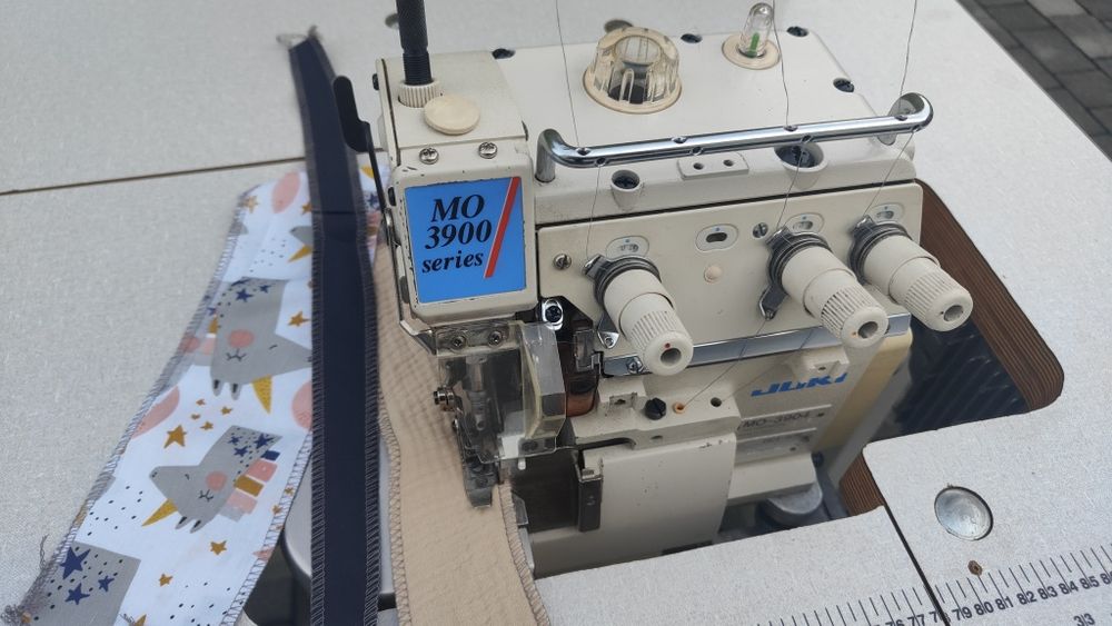 Maszyna krawiecka owerlok juki servo
