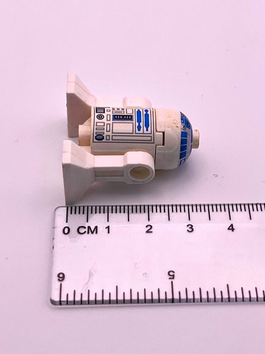 LEGO Star Wars R2-D2 Droide com Desgaste SW0028