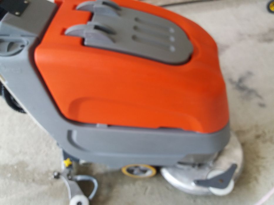 підлогомиюча машина поломоечная  машина  HAKO B 45CL. KARCHER BR90/14