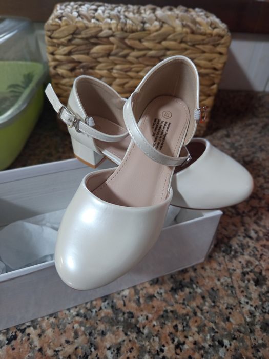 Sapatos de tacão para menina
