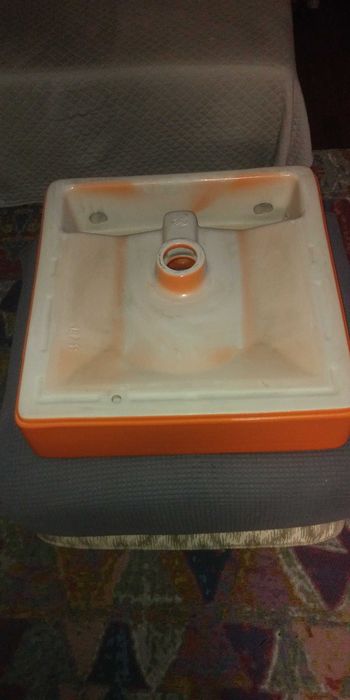 Lavatório de cerâmica para casa banho. Marca Valadares.