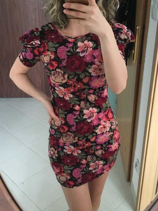 Krótka sukienka mini bandage w kwiaty bufki vintage