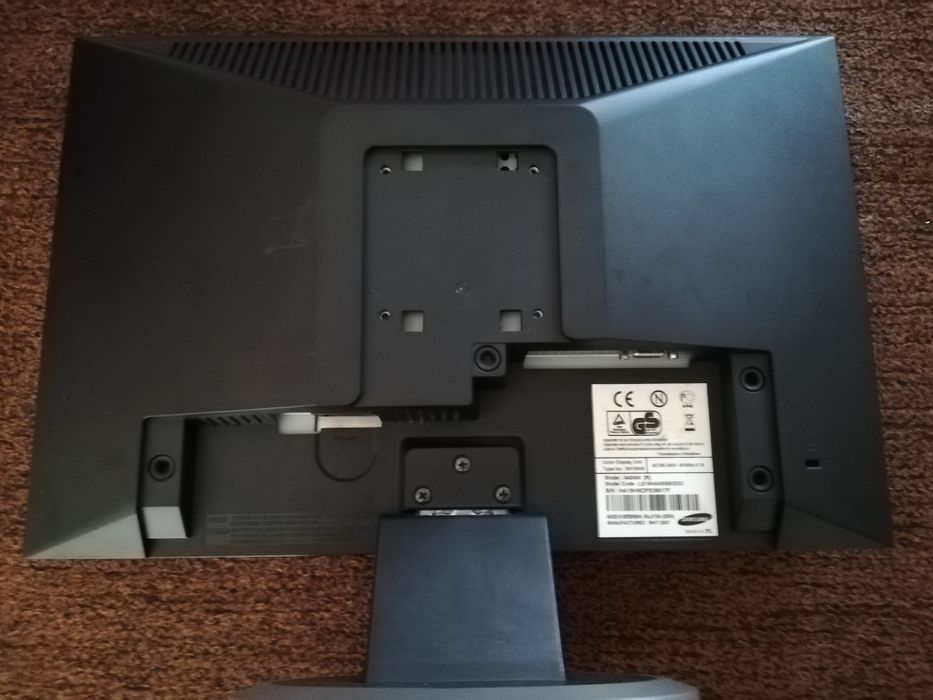 19-inch LCD Monitor (48 cm Diagonal), Samsung Brand (Resolution: 1440x900)64552036915843122