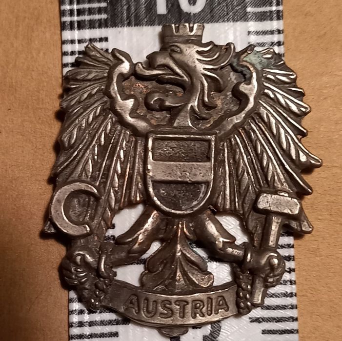Orzełek Austria 2,6cm godło po 1945roku sierp młot rozerwane łańcuchy
