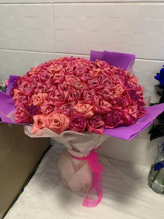 101 троянда з атласних стрічок