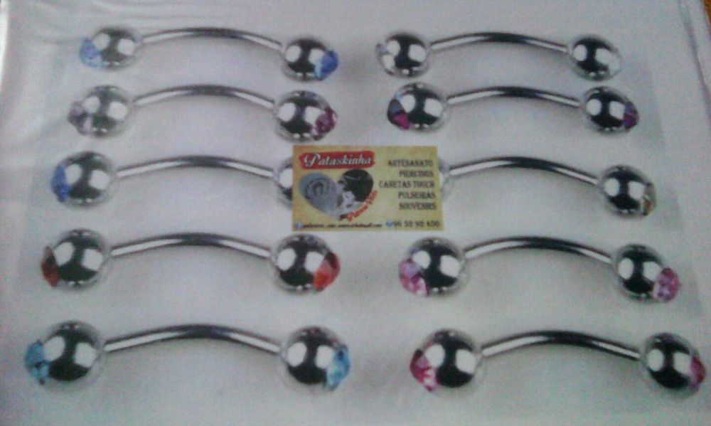 Piercing curvo metal brilhante