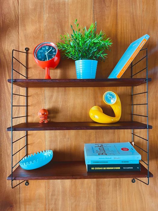 Estante em madeira vintage string