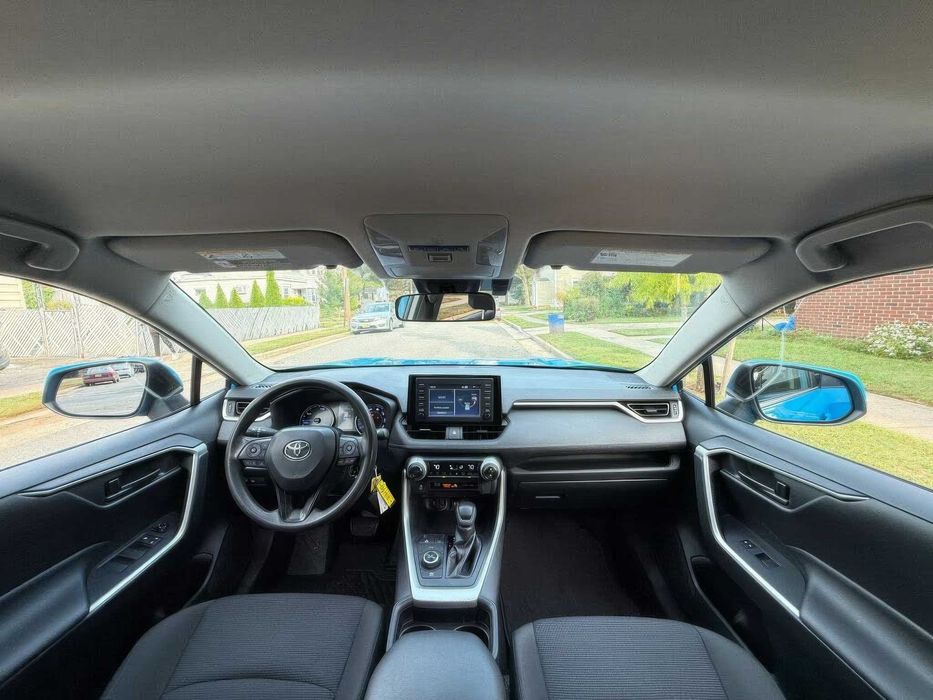 Toyota RAV4 Hybrid XLE Premium      2023