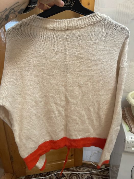 Светр жіночий бежевий