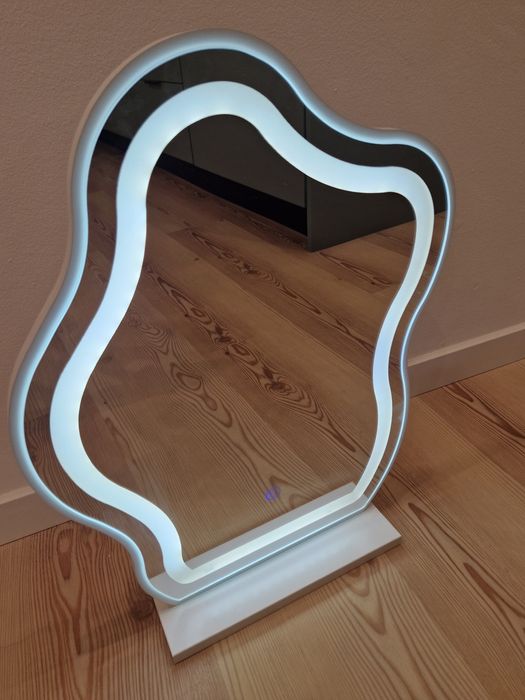 Espelho com iluminação, lacado a branco