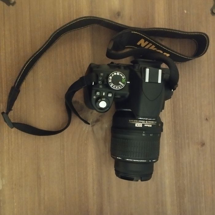 Máquina fotográfica Nikon D3100