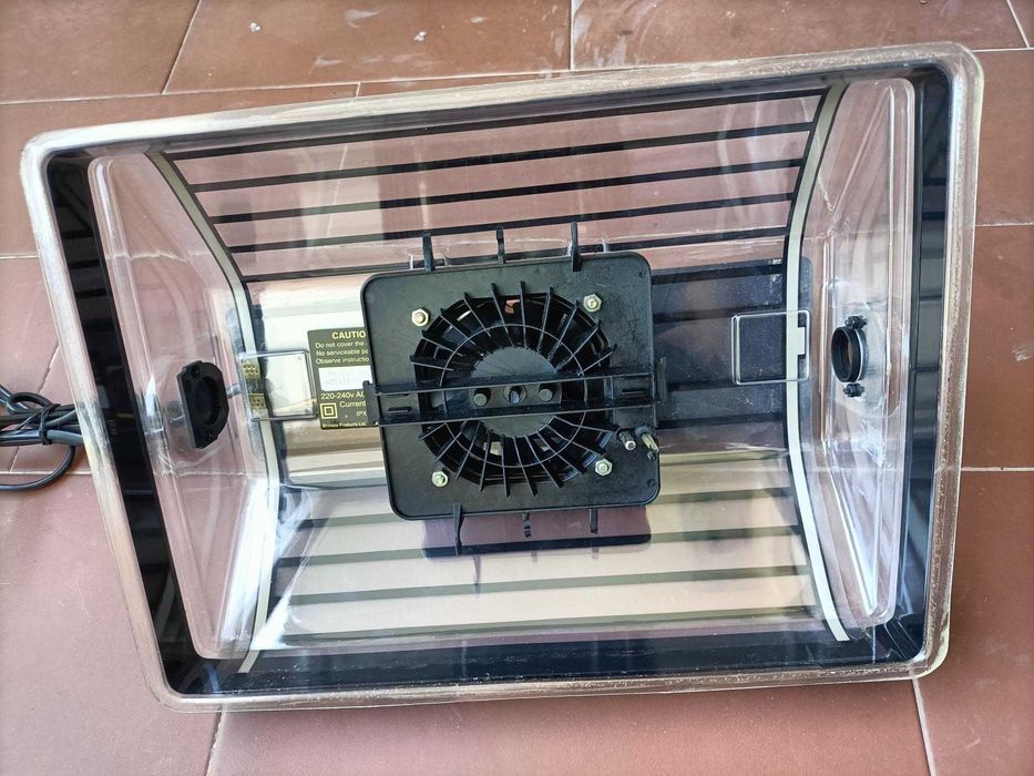 INCUBADORA Brinsea OCTAGON 20 Automatica 24 ovos. C/o nova