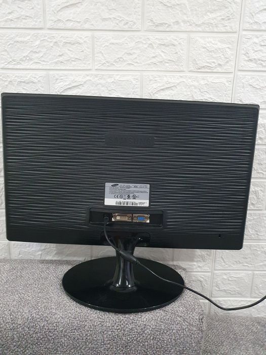 Комп'ютерний монітор 21.5