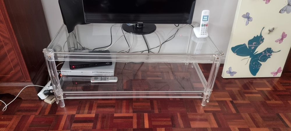 Mesa de apoio em acrilico