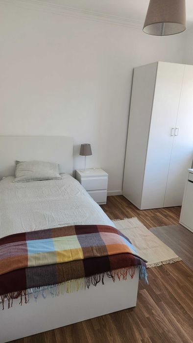 Quarto para Alugar na Parede