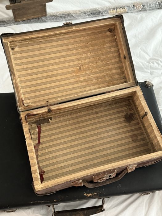 Conjunto 3 malas antigas e 2 caixas metalicas antiguidades