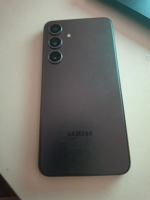 Samsung Galaxy S24 128gb używany z etui magsafe