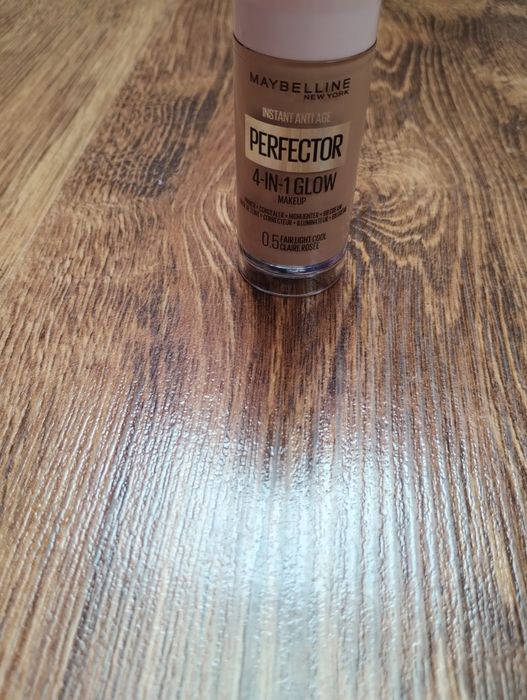Maybelline Perfector 4-in-1glow kolor 0.5fair light cool Claire rosee