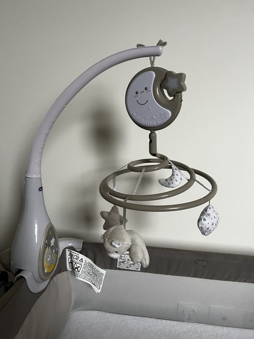 Dostawka Next 2 Me Magic Evo Chicco + karuzela Chicco