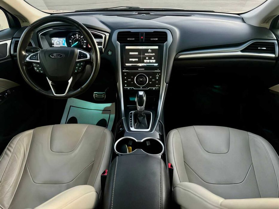 Ford Fusion Titanium      2015